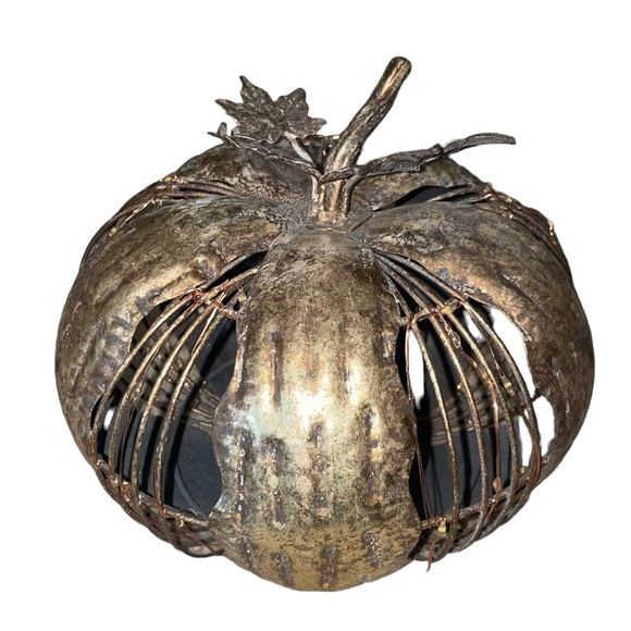 Metal pumpkin with warm twinkling lights in gold / bronze color - Picture 3 of 11